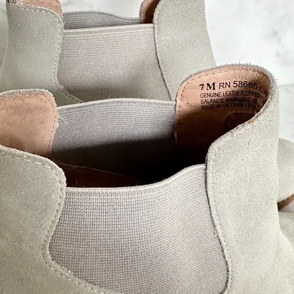 Lucky Gray Wedge Suede Boots Size 7 Like New - Picture 5 of 6